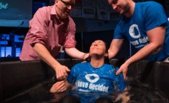 Com deficiência auditiva, pastor supera preconceito e se torna um grande evangelista